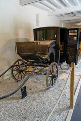 antique 4-wheel horse drawn carriage