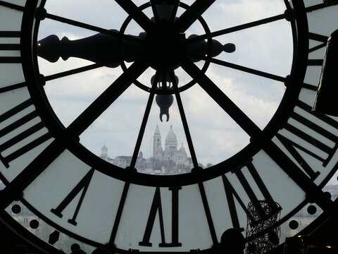 Grande horloge avec vue