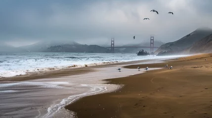 Behang Baker Beach, San Francisco Baker Beach in San Francisco, with its golden sands stretching along the shoreline, the iconic Golden Gate Bridge looming in the background