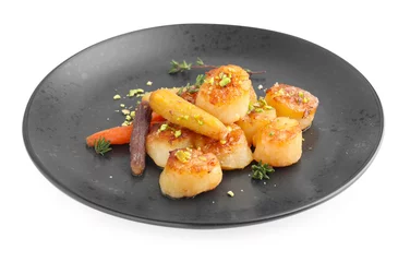Foto op Canvas Delicious fried scallops with carrot and spices isolated on white © New Africa