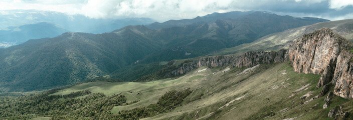 A magnificent natural view of the mountains