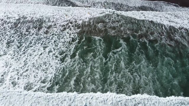 Olas en la costa, DJI Mini 2 SE, 2.7K 30fps