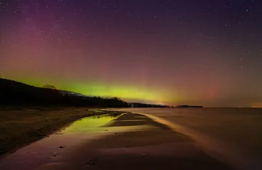 Cercles muraux Europe du nord Aurora borealis over the sand dunes at night