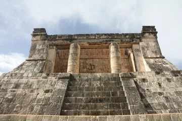 Foto op Canvas Templo Norte del Juego de Pelota. Se encuentra en el extremo del Juego de Pelota en Chichén Itzá, en la península de Yucatán, México. Construcción prehispánico. © CORIN