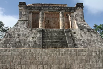 Foto op Canvas Templo Norte del Juego de Pelota. Se encuentra en el extremo del Juego de Pelota en Chichén Itzá, en la península de Yucatán, México. Construcción prehispánico. © CORIN