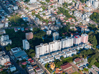 Imagem aérea da cidade de Bento Gonçalves, Rio Grande do Sul em 2024. 