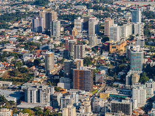 Fototapeta na wymiar Imagem aérea da cidade de Bento Gonçalves, Rio Grande do Sul em 2024. 