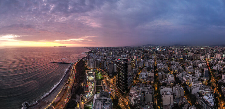 Fototapeta sunset over the pacific in the capital of peru