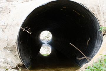 View of the inside of a culvert. - obrazy, fototapety, plakaty