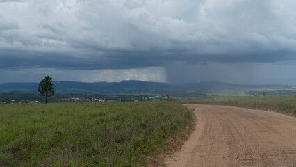Chuva Horizonte Tempestade Nuvens Céu Pôr do Sol Paisagem Urbana Rural Natureza Clima Molhado...
