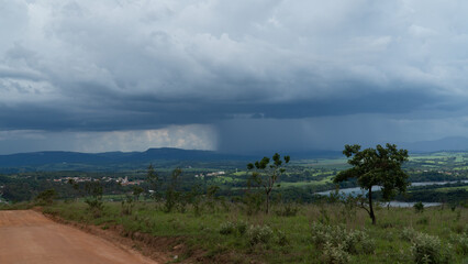 Chuva Horizonte Tempestade Nuvens Céu Pôr do Sol Paisagem Urbana Rural Natureza Clima Molhado Molhado Molhado Escuro Dramático Fenômeno Meteorológico Água Gotejamento Reflexão Luz Brilho