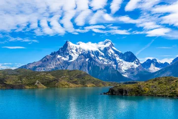 Papier Peint photo autocollant Cuernos del Paine Lake Pehoe in Torres del Paine National Park in Chile Patagonia