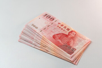 100 Taiwanese dollar banknote - 773647358