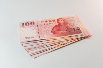 100 Taiwanese dollar banknote - 773647368