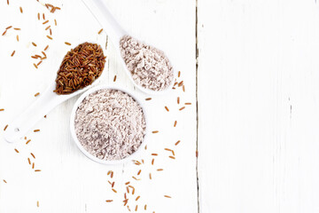 Flour red rice in bowl and spoon on board top