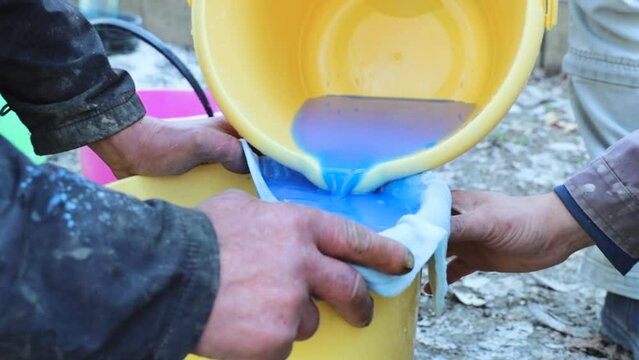Preparation of Bordeaux mixture for seasonal treatment of trees in the garden.
