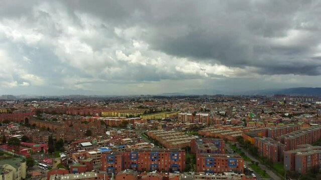 From the modern skyscrapers of Kennedy City to the quaint streets of Timiza, witness the diverse architectural styles and urban landscapes that make Bogotá a city like no other. Gimbal moves