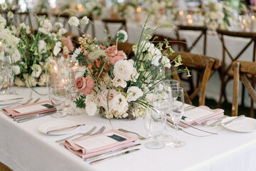 Chic wedding table with floral centerpiece and candles