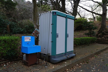 山の簡易トイレ