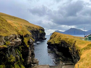 The Nix, Färöer Inseln, Faroe Islands, Landschaften, Landscapes, Mountains, Berge, Nord Atlantik, North Atlantic, Wasser, Roads, Múlafossur Waterfall, Wasserfall,
