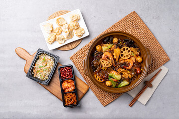 Chinese food, mala xiangguo, malatang, pheasant roe, fish meat, jisamsun, pork, fried food, fried eggs, tomatoes, fragrant shrimp, sweet and sour pork