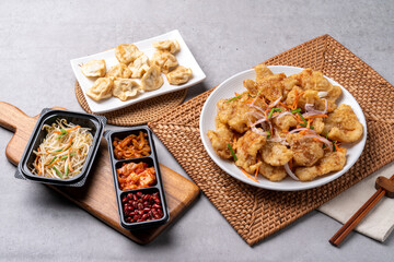 Chinese food, mala xiangguo, malatang, pheasant roe, fish meat, jisamsun, pork, fried food, fried eggs, tomatoes, fragrant shrimp, sweet and sour pork