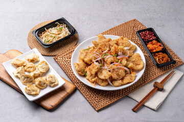 Chinese food, mala xiangguo, malatang, pheasant roe, fish meat, jisamsun, pork, fried food, fried eggs, tomatoes, fragrant shrimp, sweet and sour pork