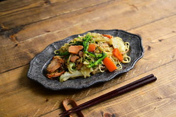 スモークチキン塩焼きそば