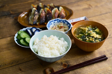 一汁二菜 餃子ともやしのナムル