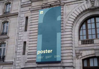 Mockup of customizable vertical banner on building - obrazy, fototapety, plakaty