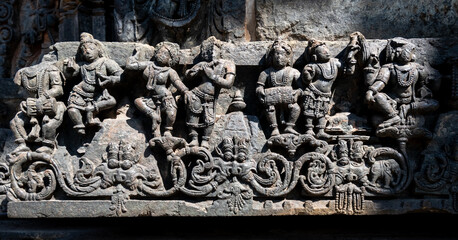  Dancing figurines carved on the wall of the ancient Hoysaleshwara temple in Halebeedu.