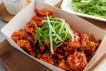 chili, green onion, chicken, fried, onion, onion cream, spicy, seasoned, chicken, food, snack