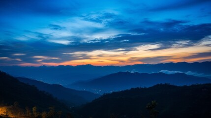 Obraz premium The sky is blue with a few clouds and the sun is setting