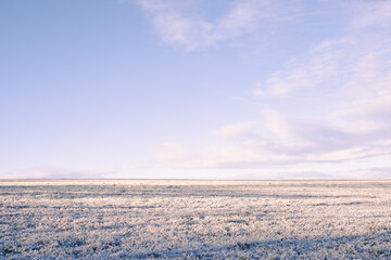 Landschaft mit Himmel im Winter