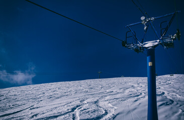 Fototapeta na wymiar sunny winter morning in the mountains of sheregesh on the ski track.