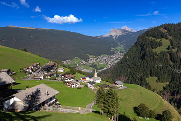 Fototapeta na wymiar Blick über Pufels, Bulla, zur Seceda über St. Ulrich, Südtirol
