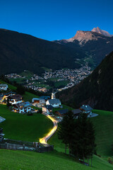 Blick über Pufels, Bulla, zur Seceda im Abendlicht, Südtirol