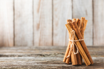 Ceylon cinnamon.Cinnamon sticks on a textured wooden background. Cinnamon roll and powder. Spicy spice for baking, desserts and drinks. Fragrant ground cinnamon. Close-up. Place for text. copy space - obrazy, fototapety, plakaty