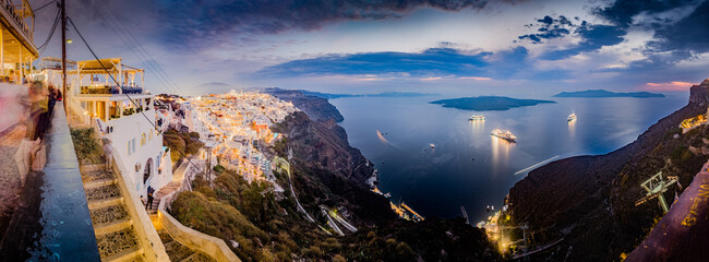 Oia lookout in Santorini island, Greece. - obrazy, fototapety, plakaty