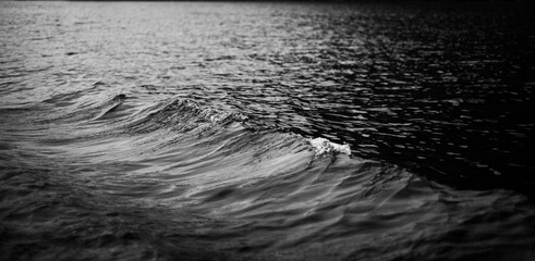 Grayscale shot of the waves of the Ullswater Lake