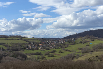Naklejka premium a village on a hill in nature under the clouds