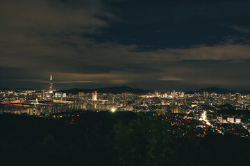 Fototapeta premium Stunning Night View of urban Seoul City from the Mountain Top