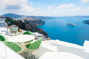 White architecture in Santorini island, Greece. Beautiful terrace with sea view - obrazy, fototapety, plakaty