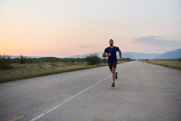 Obraz premium A dedicated marathon runner pushes himself to the limit in training.