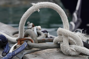 Close up shot of Knots for marine rope used to tie boats in a dock. - obrazy, fototapety, plakaty