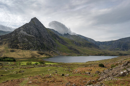Llyn Ogwen and Tryfan Mountain, Ogwen Valley, Snodownia, north Wales, on a cloudy spring day.
