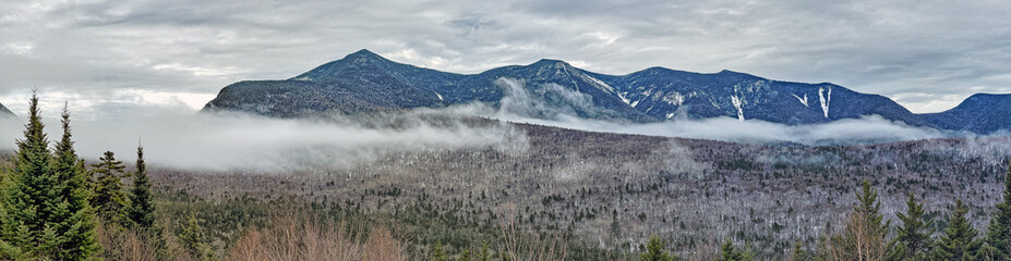  White Mountains are a mountain range of the state of New Hampshire - 774124344