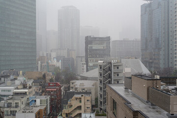 東京港区赤坂4丁目に雪が積もりだす