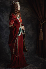 Full length portrait of medieval queen in red dress with crown - 774166595