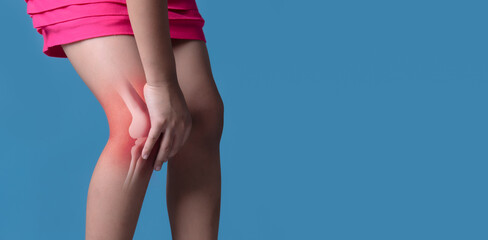 Young businesswoman traumatized her knee(x-ray bone) - 774169108